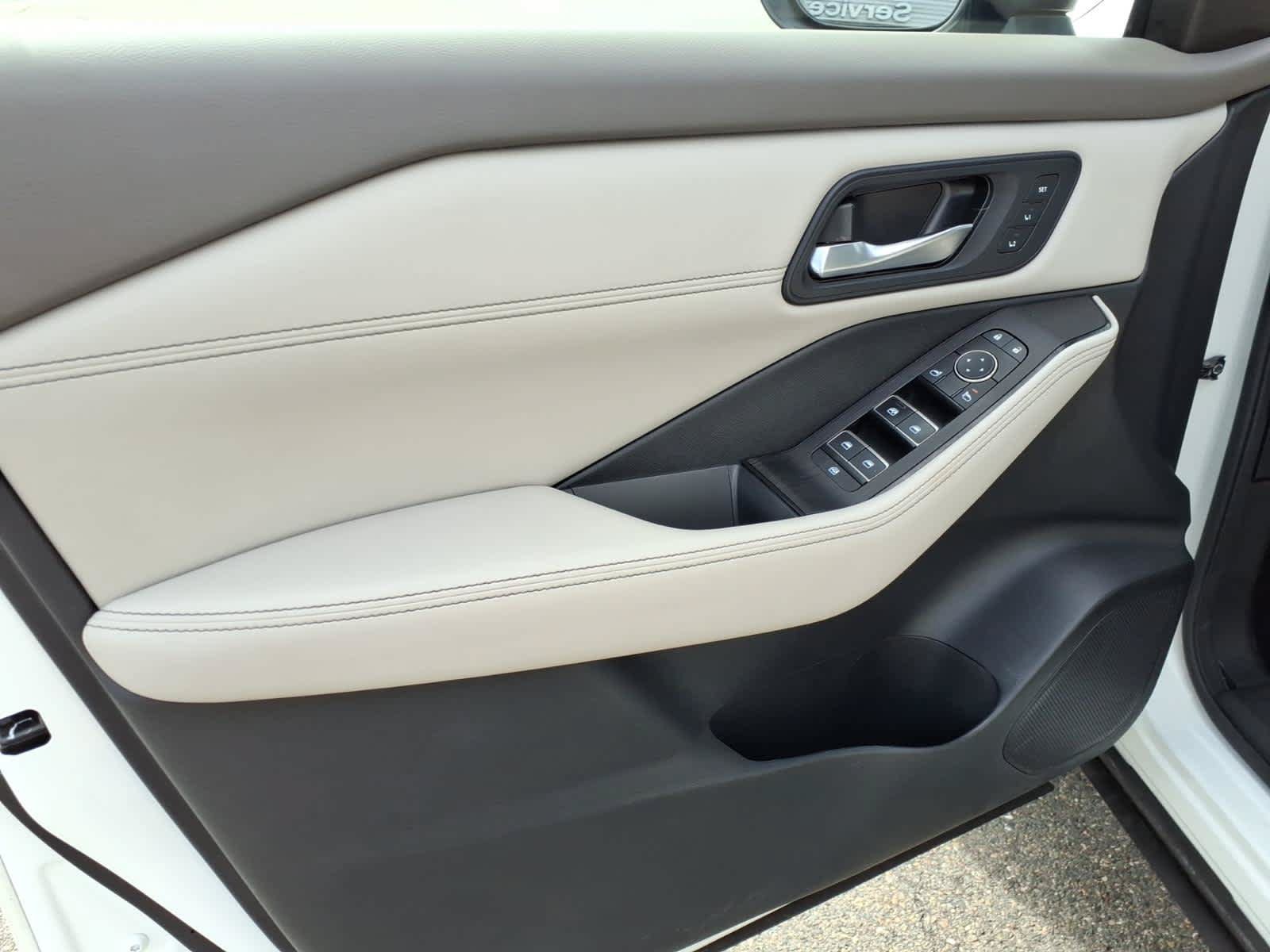 Used 2023 Nissan Rogue SL AWD/4WD image 9