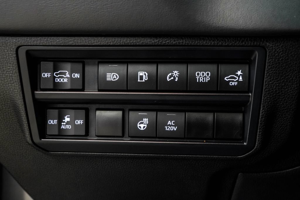 Used 2024 Toyota Sequoia Platinum AWD/4WD image 42