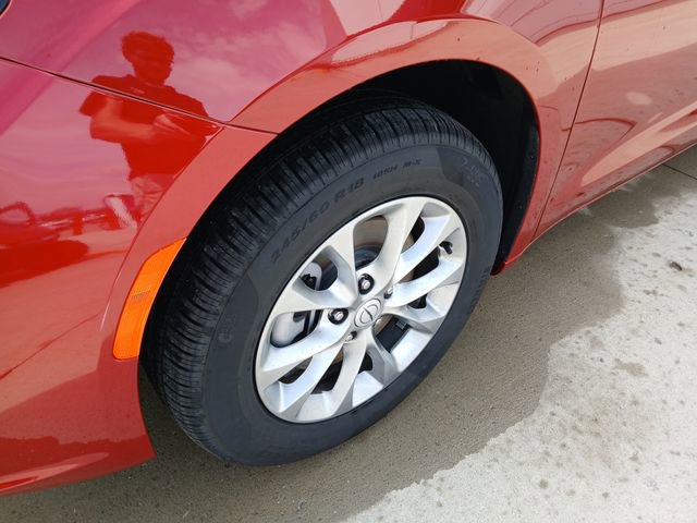 New 2026 Chrysler Pacifica Select AWD/4WD image 10