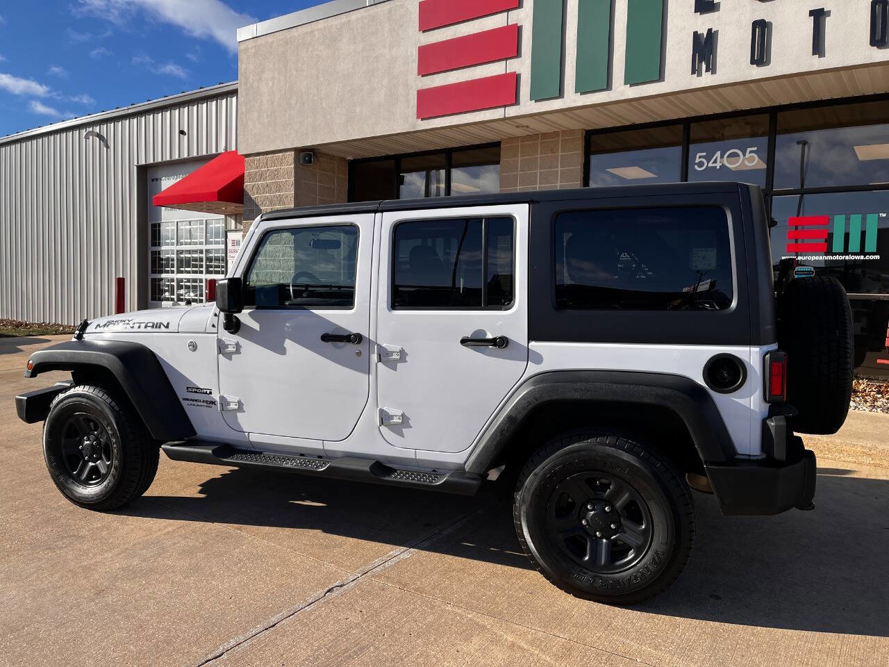 Used 2018 Jeep Wrangler Unlimited Sport w/ Connectivity Group image 3