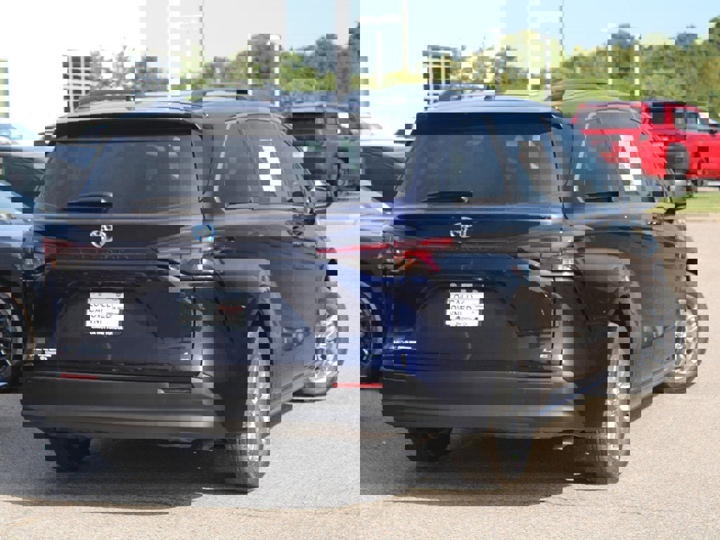 Used 2025 Toyota Sienna LE image 9