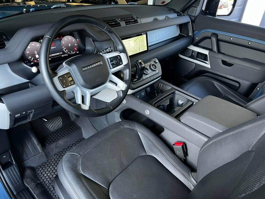 Used 2023 Land Rover Defender 90 SE AWD/4WD image 40