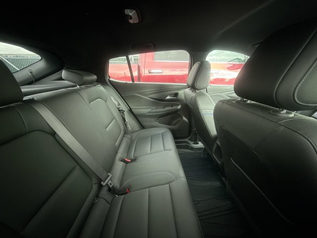 Used 2024 Buick Envista Sport Touring w/ Convenience I Package FWD image 9