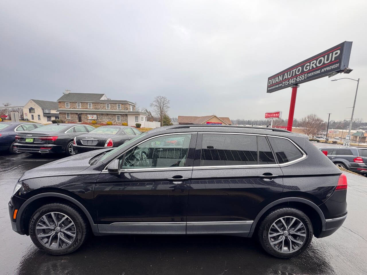 Used 2018 Volkswagen Tiguan SE w/ Panoramic Sunroof Package image 5