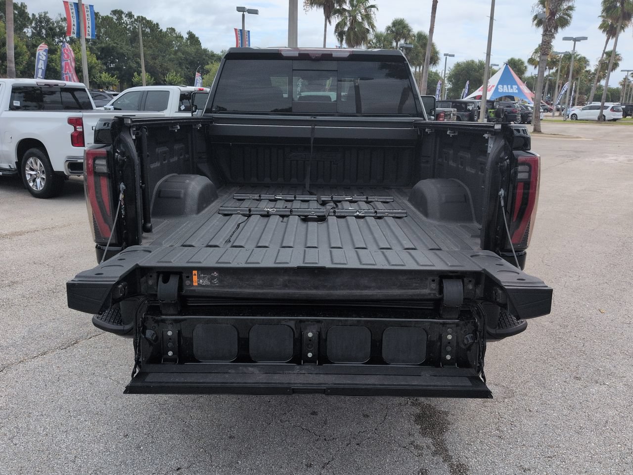 Used 2024 GMC Sierra 2500 AT4 w/ AT4 Premium Plus Package AWD/4WD image 12