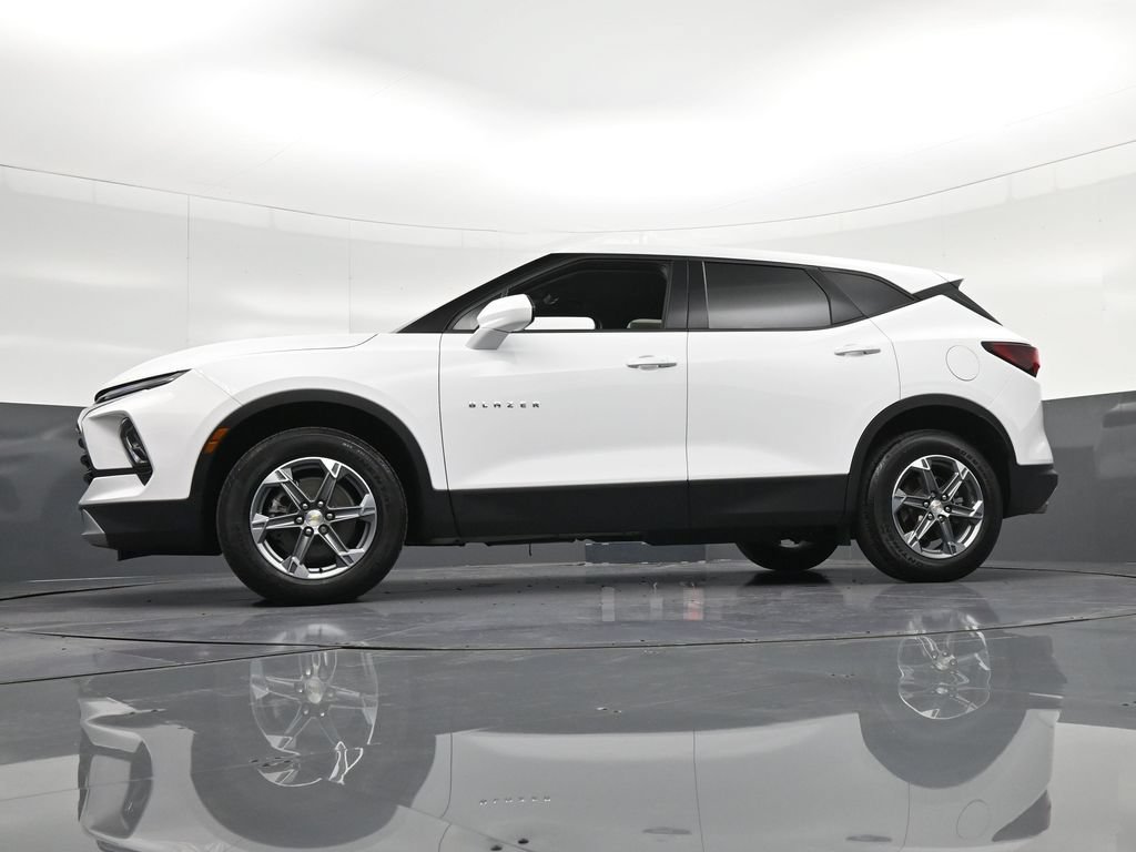 Used 2023 Chevrolet Blazer LT FWD image 34