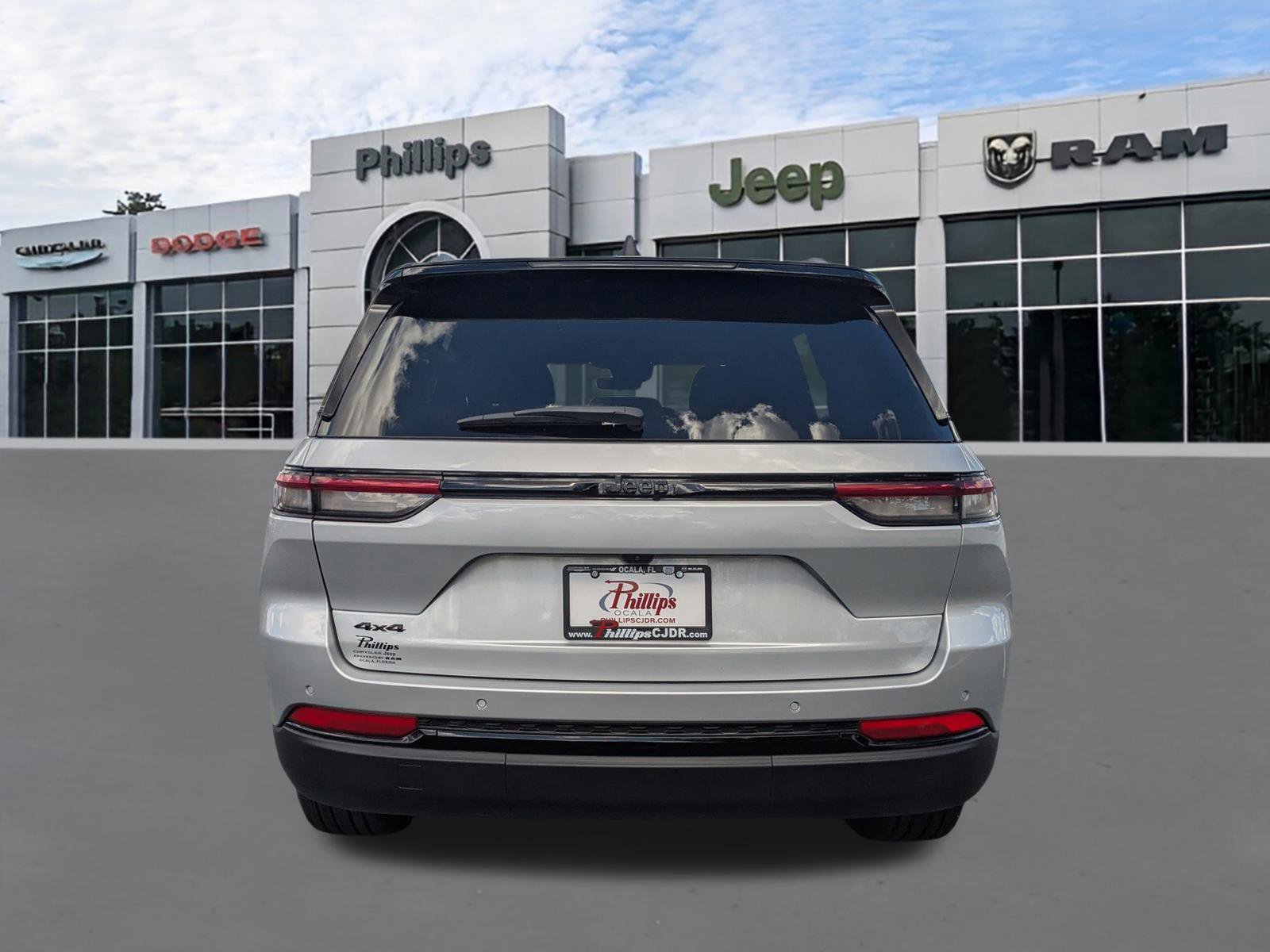 New 2025 Jeep Grand Cherokee Limited w/ Trailer Tow Package image 4