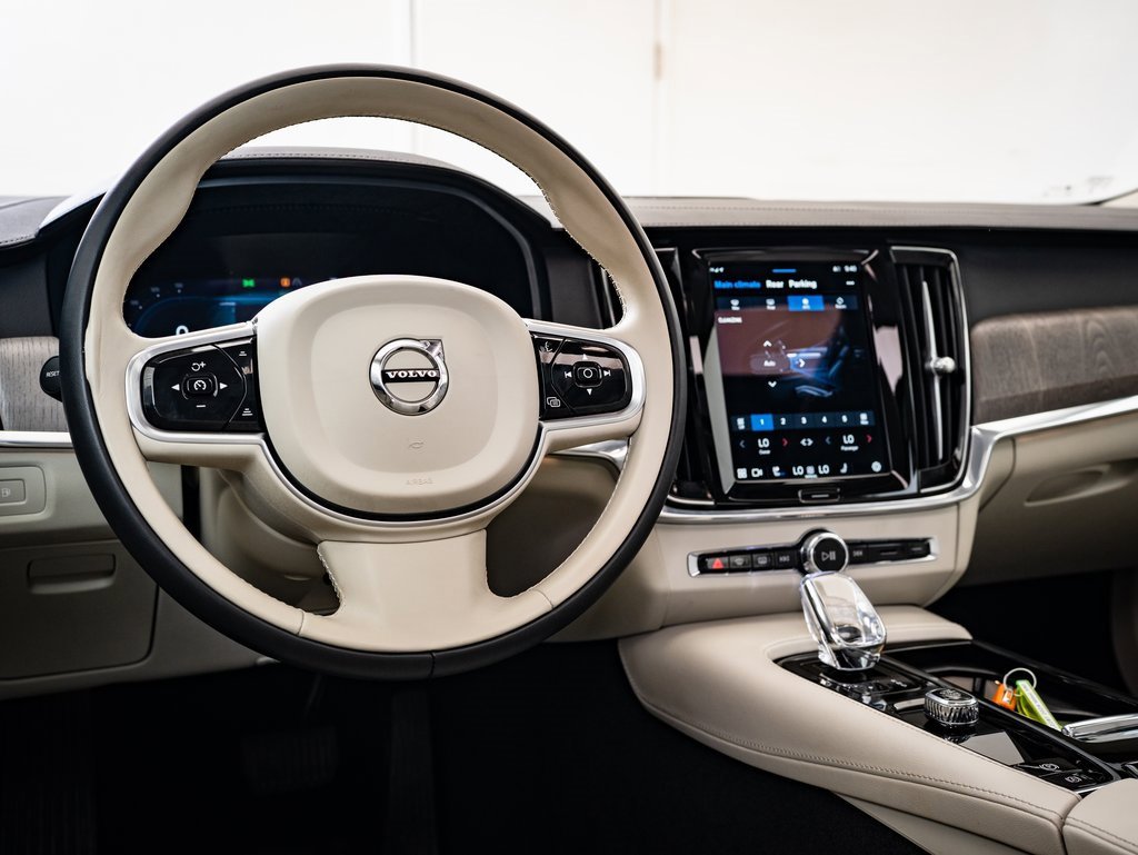 Used 2024 Volvo S90 T8 Ultimate image 4