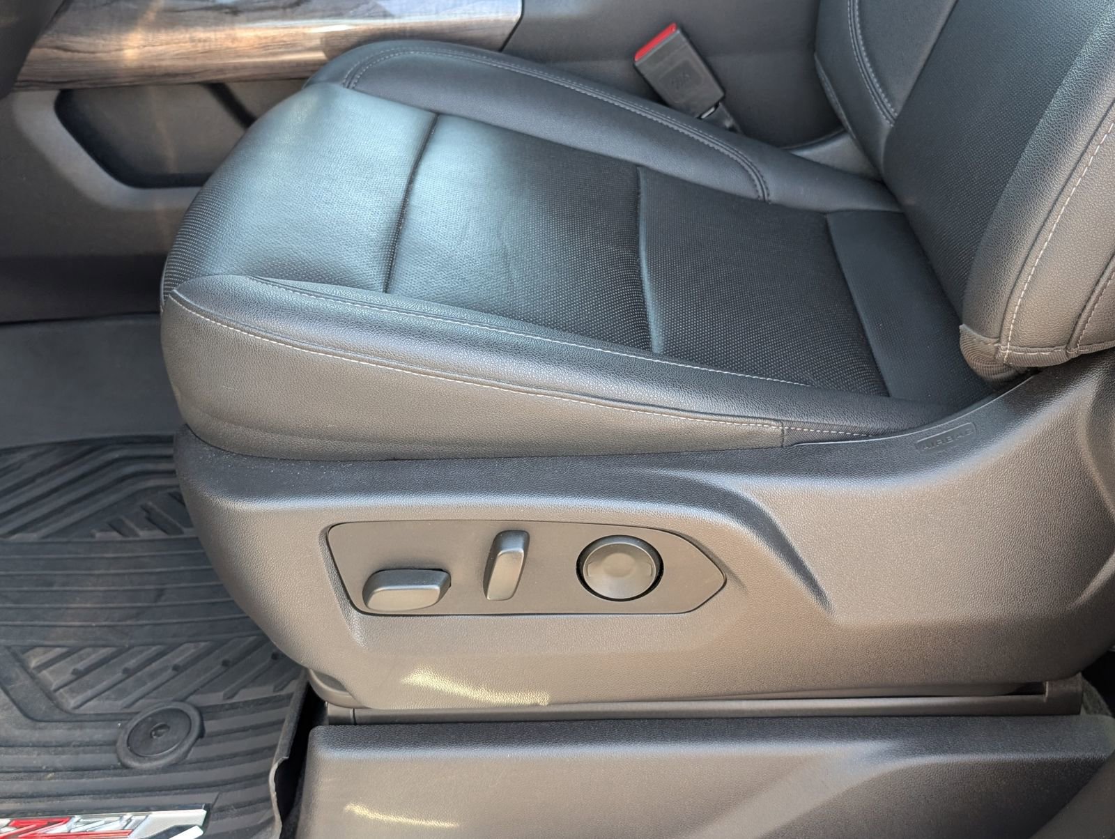 Used 2022 Chevrolet Silverado 1500 LTZ image 12