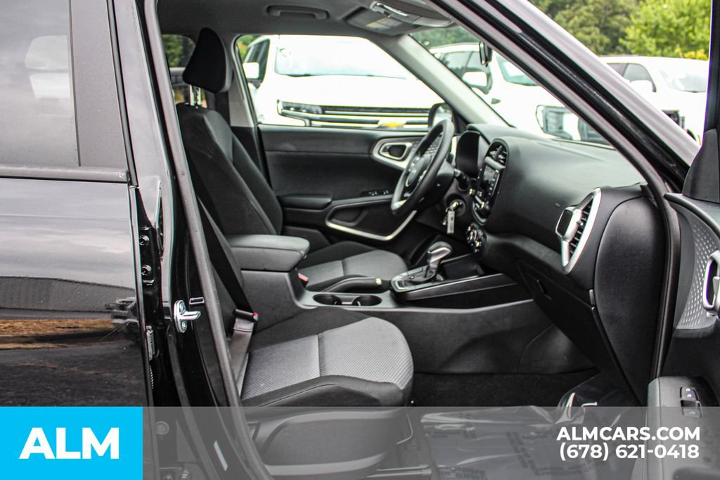 Used 2025 Kia Soul LX w/ LX Technology Package FWD image 21