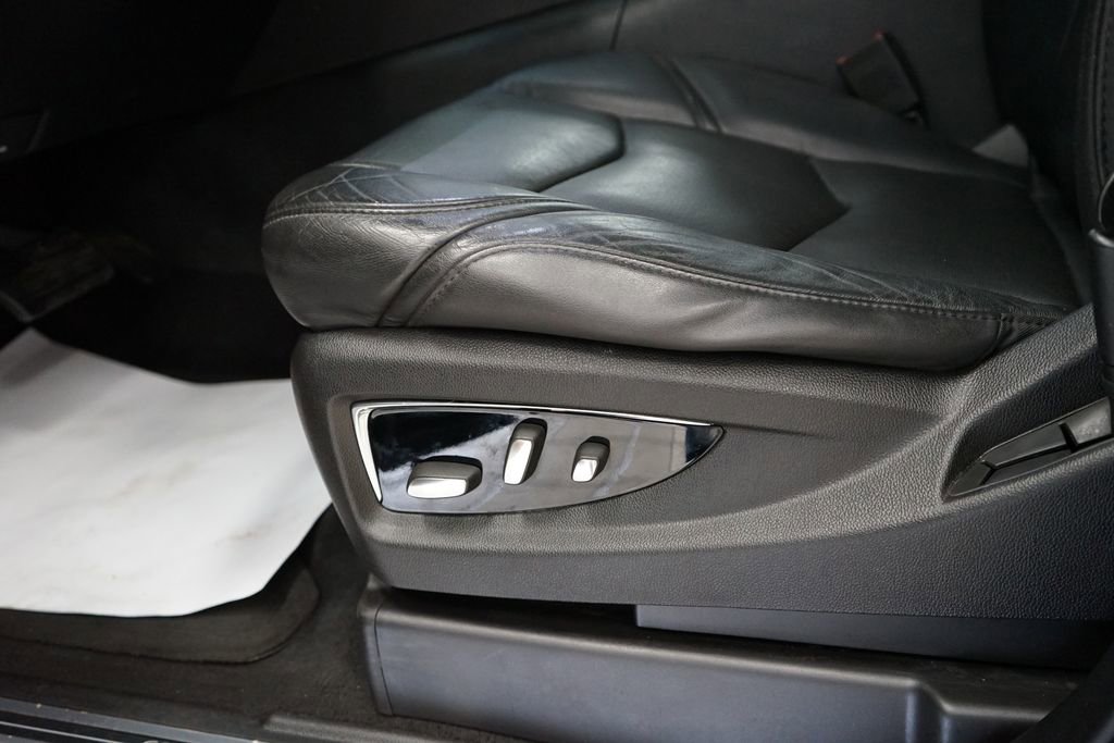 Used 2015 Cadillac Escalade Premium AWD/4WD image 32