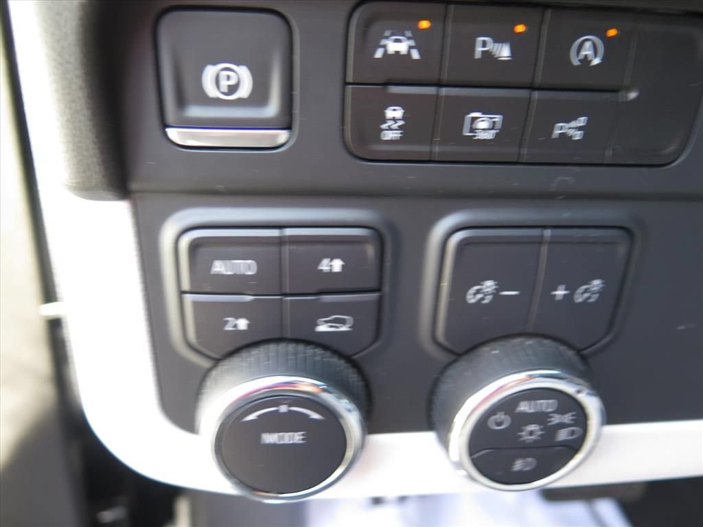 Used 2025 Chevrolet Suburban Premier AWD/4WD image 10