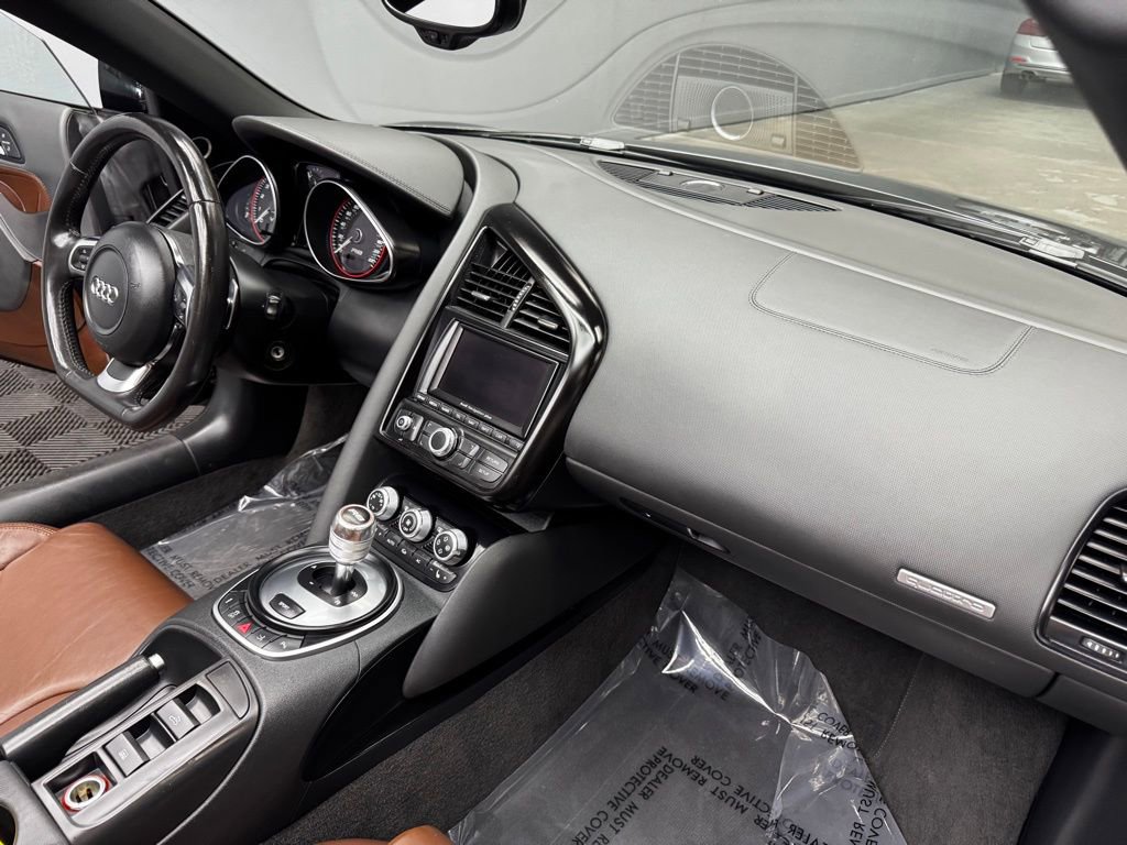 Used 2011 Audi R8 V10 image 39