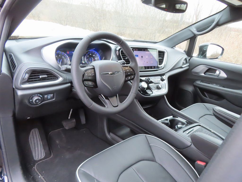 New 2026 Chrysler Pacifica Limited w/ S Appearance Package image 20