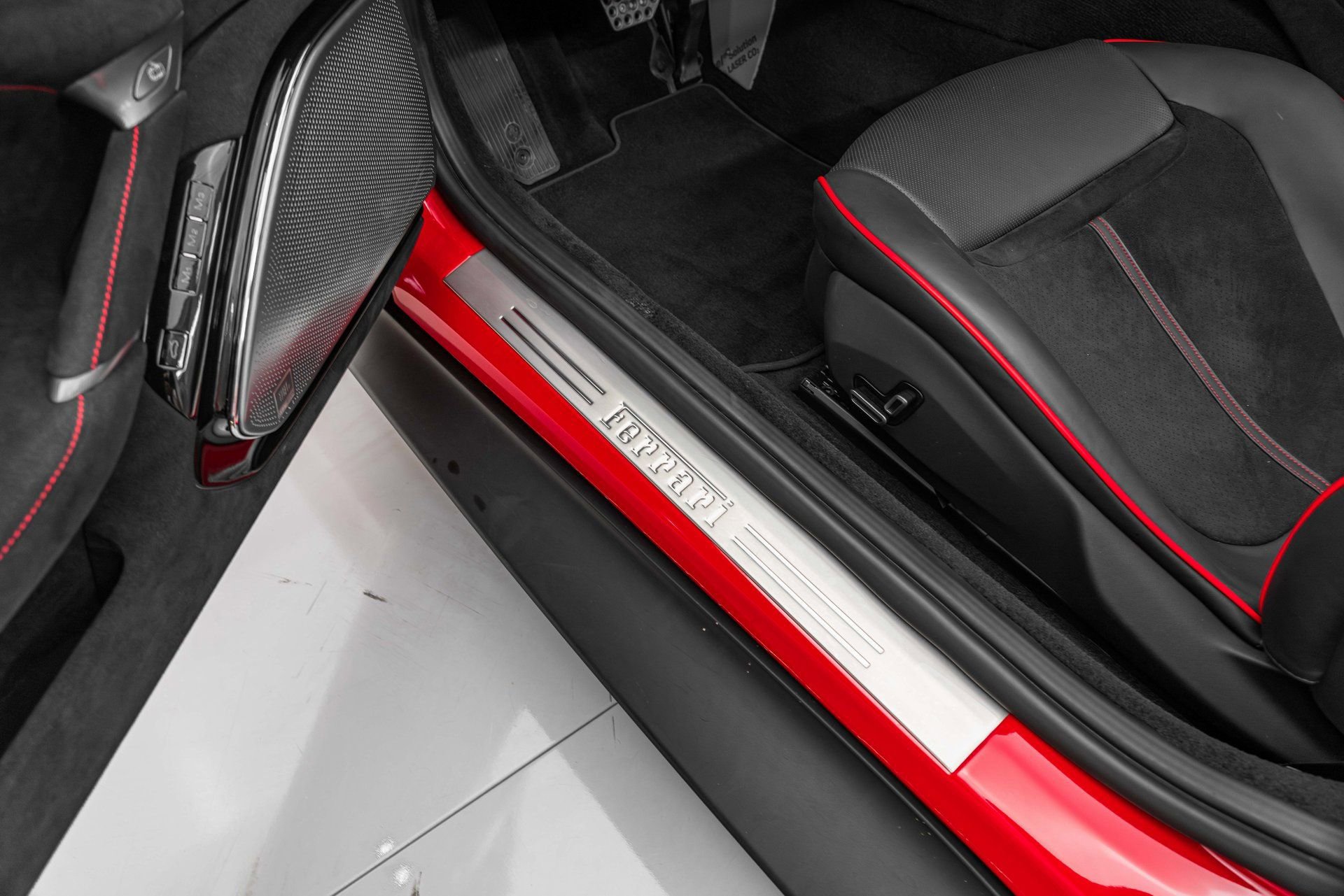Certified 2025 Ferrari Roma Spider RWD image 68