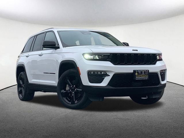 Used 2023 Jeep Grand Cherokee Limited w/ Black Appearance Package image 2