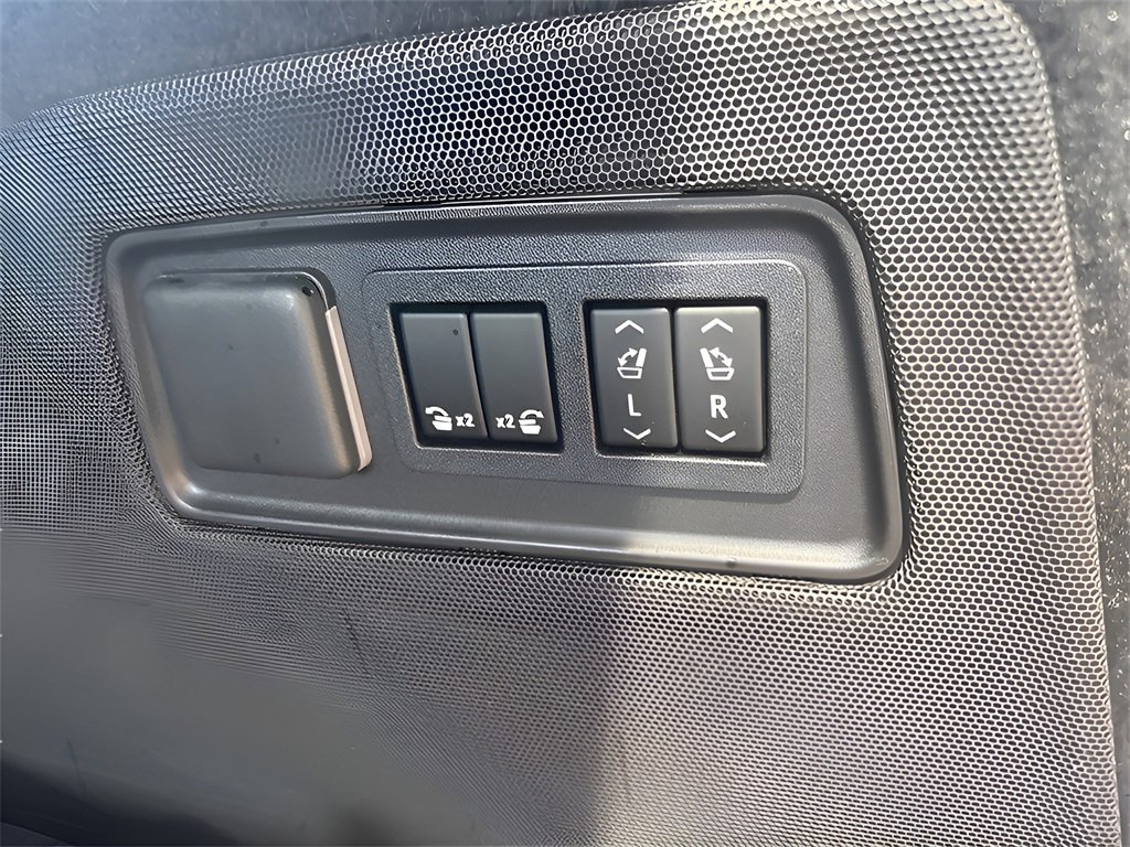 Used 2022 Cadillac Escalade ESV Sport w/ Touring Package image 11