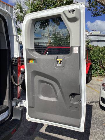 Used 2023 Ford Transit 350 XLT image 23