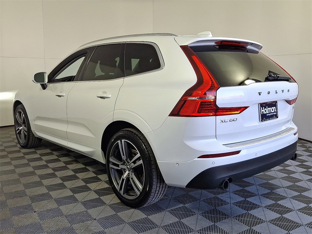 Used 2018 Volvo XC60 T5 Momentum w/ Vision Package image 9