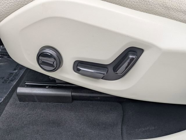 Certified 2023 Volvo XC60 B5 Plus w/ Protection Package Premier AWD/4WD image 15