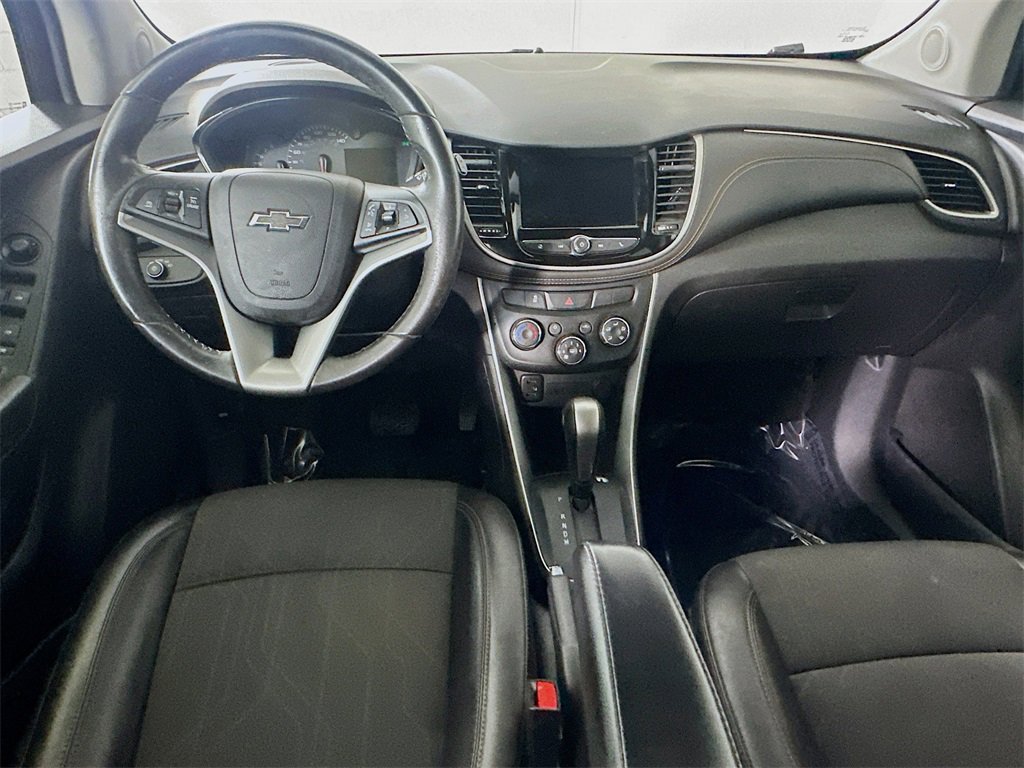 Used 2022 Chevrolet Trax LT w/ Midnight Edition image 16
