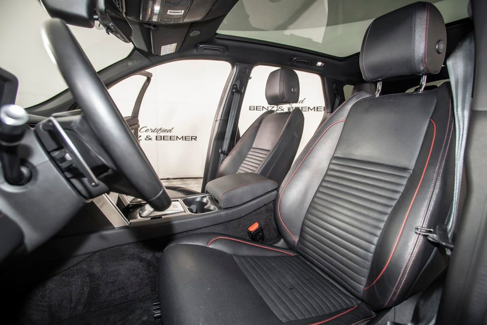 Used 2022 Land Rover Discovery Sport SE R-Dynamic image 16