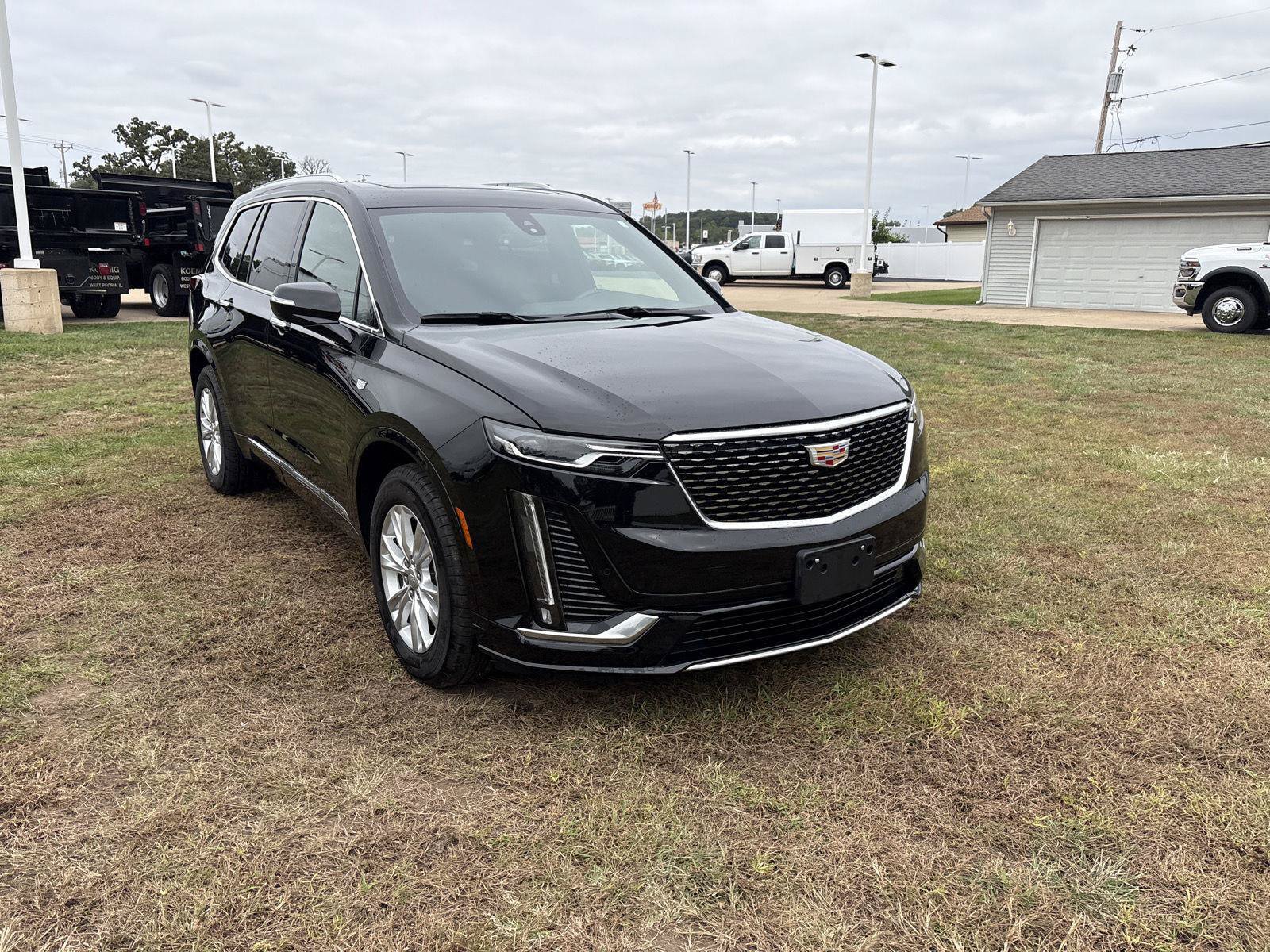 Used 2025 Cadillac XT6 Luxury FWD image 3