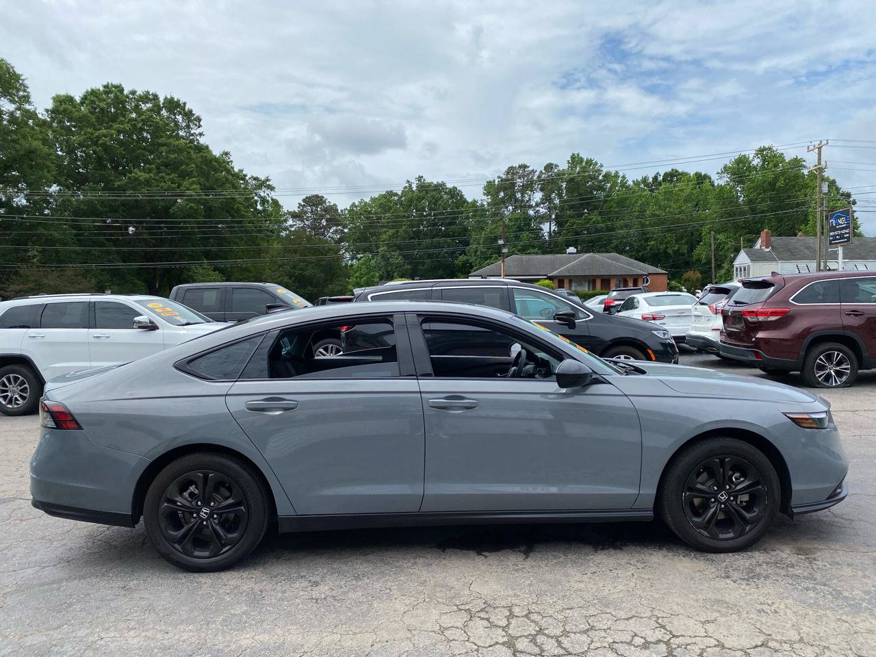Used 2025 Honda Accord SE image 4