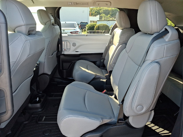 New 2026 Toyota Sienna XLE AWD/4WD image 5