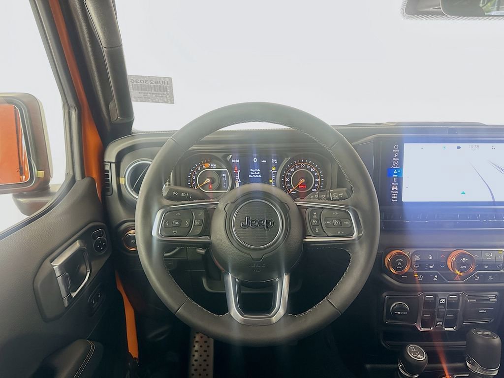 Used 2025 Jeep Wrangler Unlimited Sahara AWD/4WD image 23