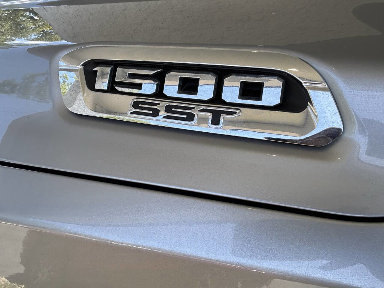 Used 2025 RAM 1500 Laramie AWD/4WD image 4