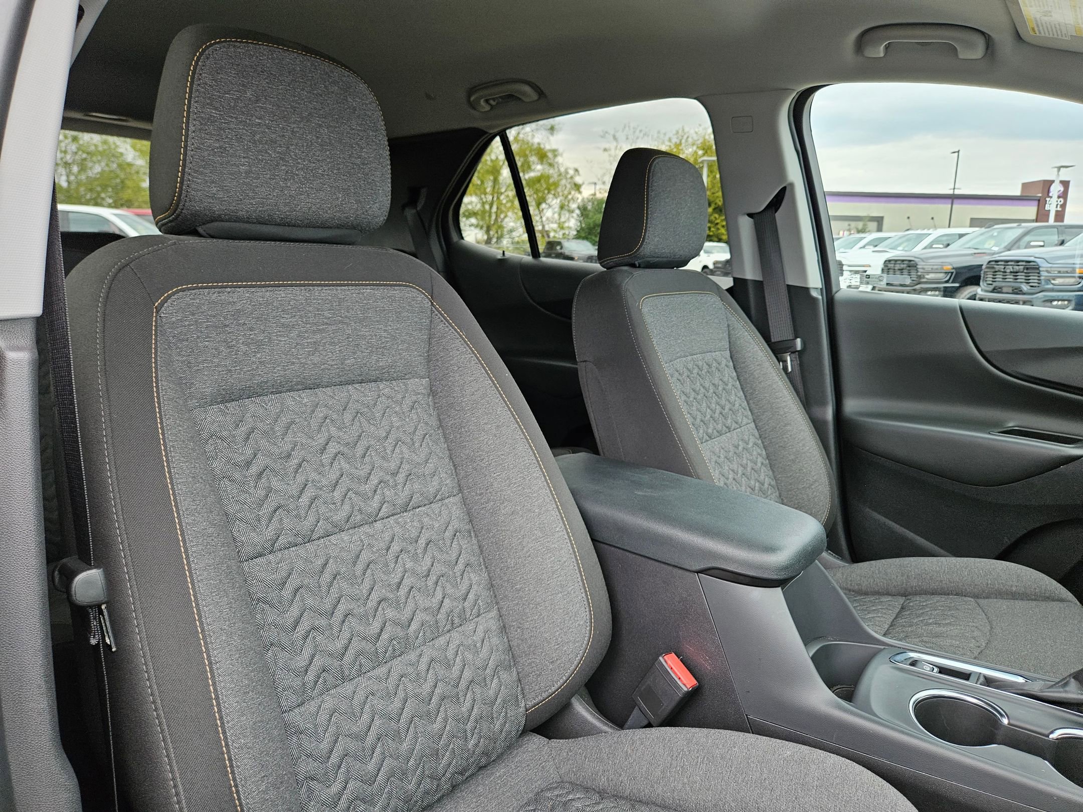 Used 2024 Chevrolet Equinox LT image 30