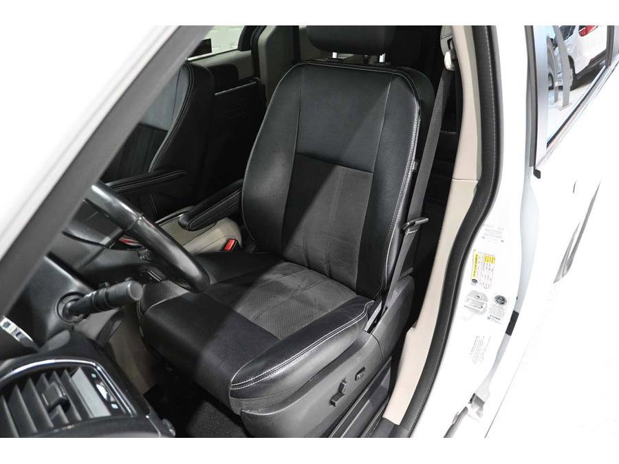 Used 2019 Dodge Grand Caravan SXT image 15