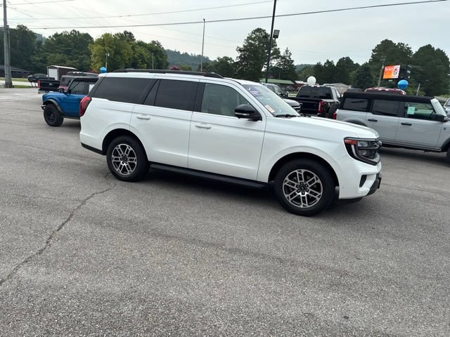 Used 2025 Ford Expedition Active AWD/4WD image 45