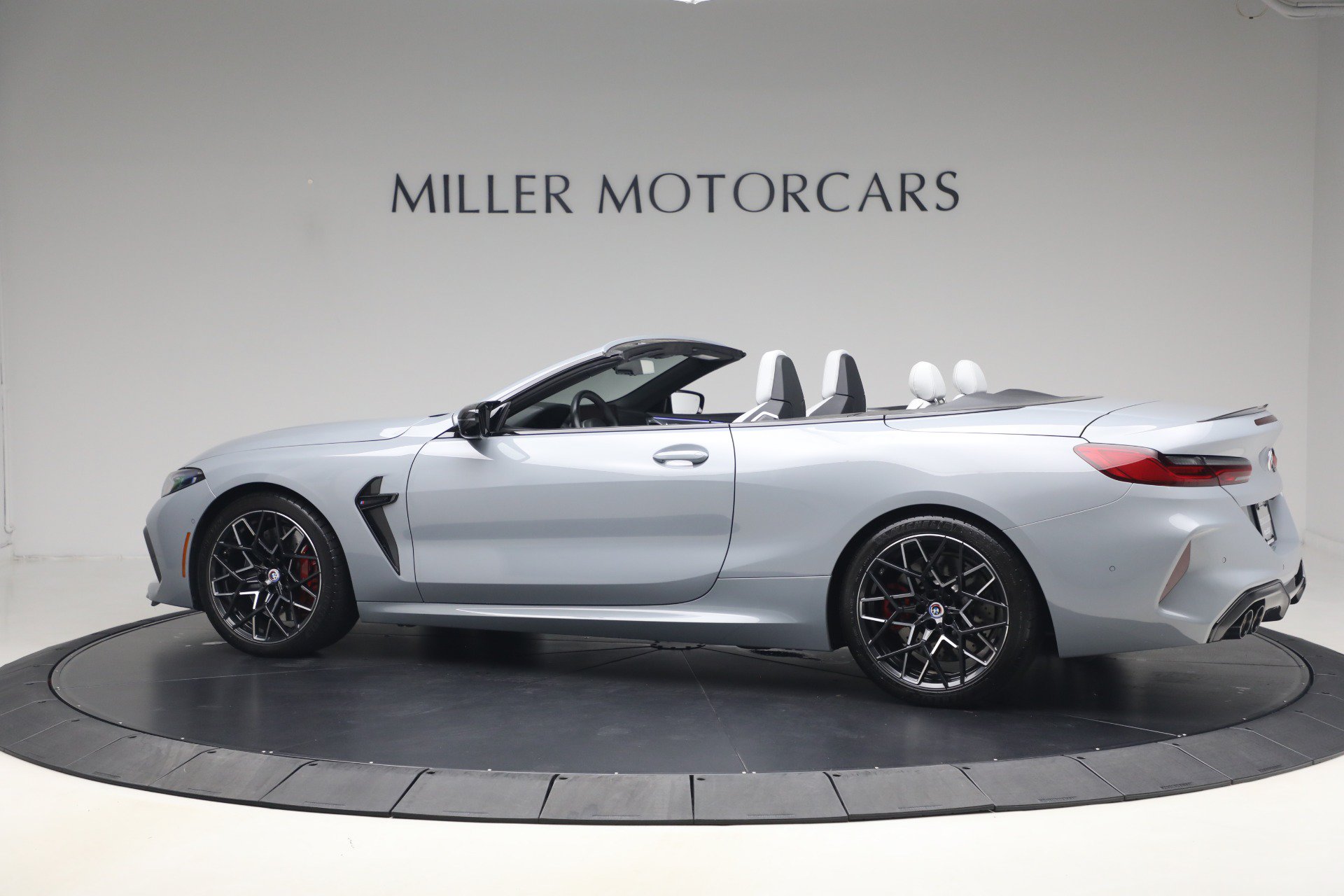 Used 2023 BMW M8 Competition w/ M Carbon Exterior Package AWD/4WD image 4