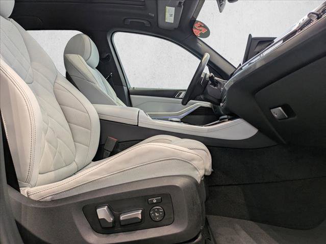 Used 2025 BMW X5 xDrive50e w/ M Sport Package image 27