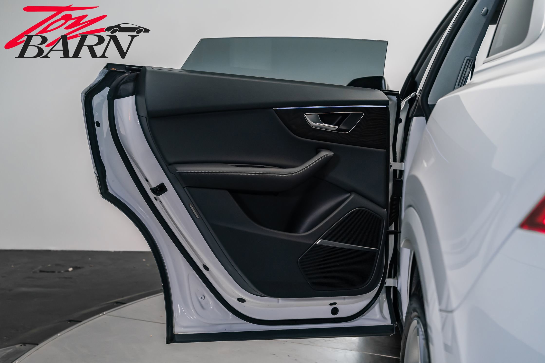 Used 2023 Audi Q8 Prestige image 40