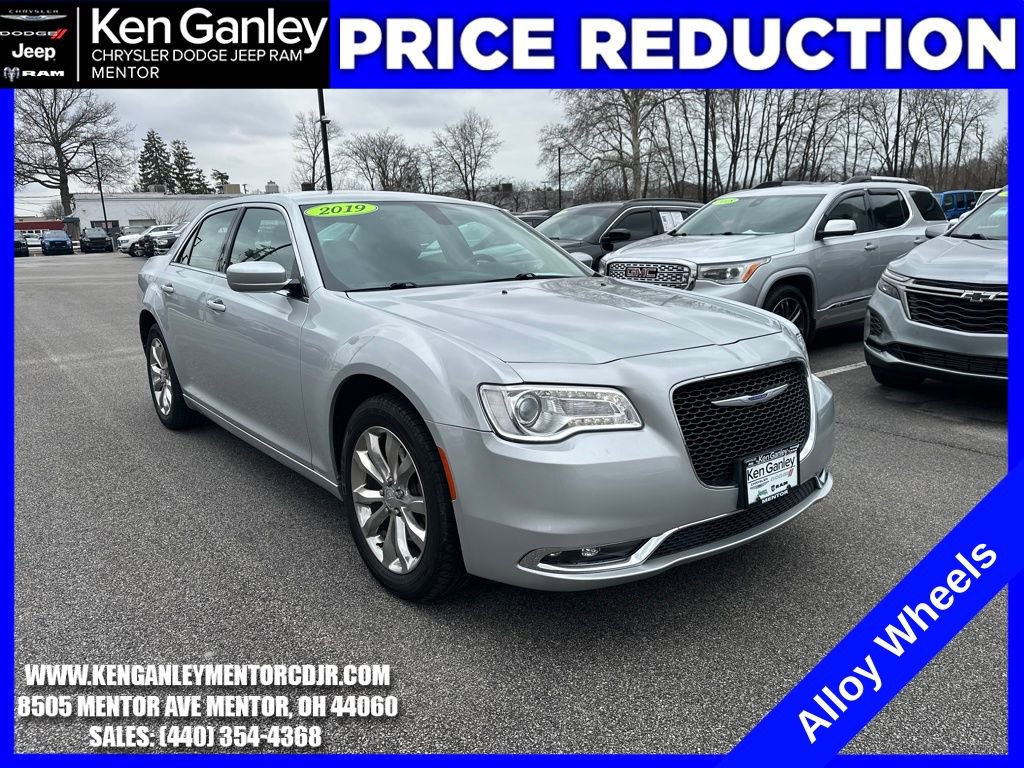 Used 2019 Chrysler 300 Touring w/ Driver Convenience Group image 1