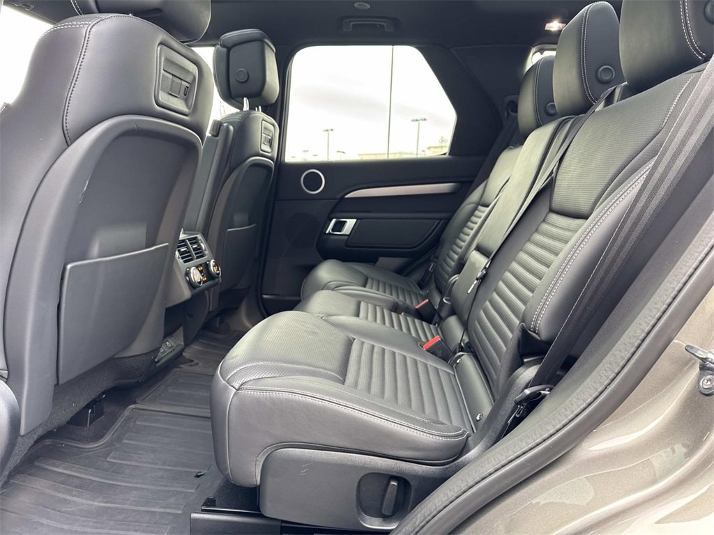 Certified 2025 Land Rover Discovery Dynamic SE image 13