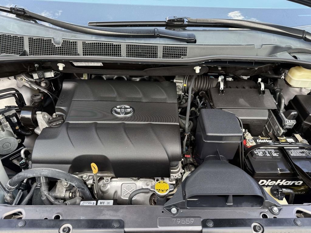 Used 2016 Toyota Sienna XLE w/ XLE Navigation Package image 27