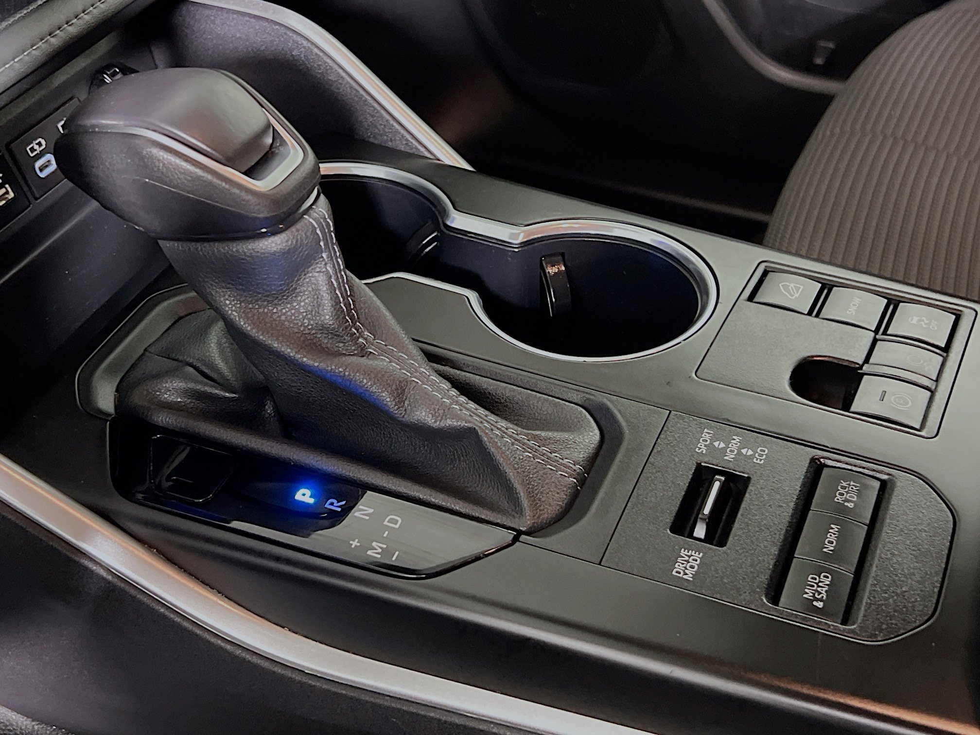 Used 2024 Toyota Highlander LE image 25