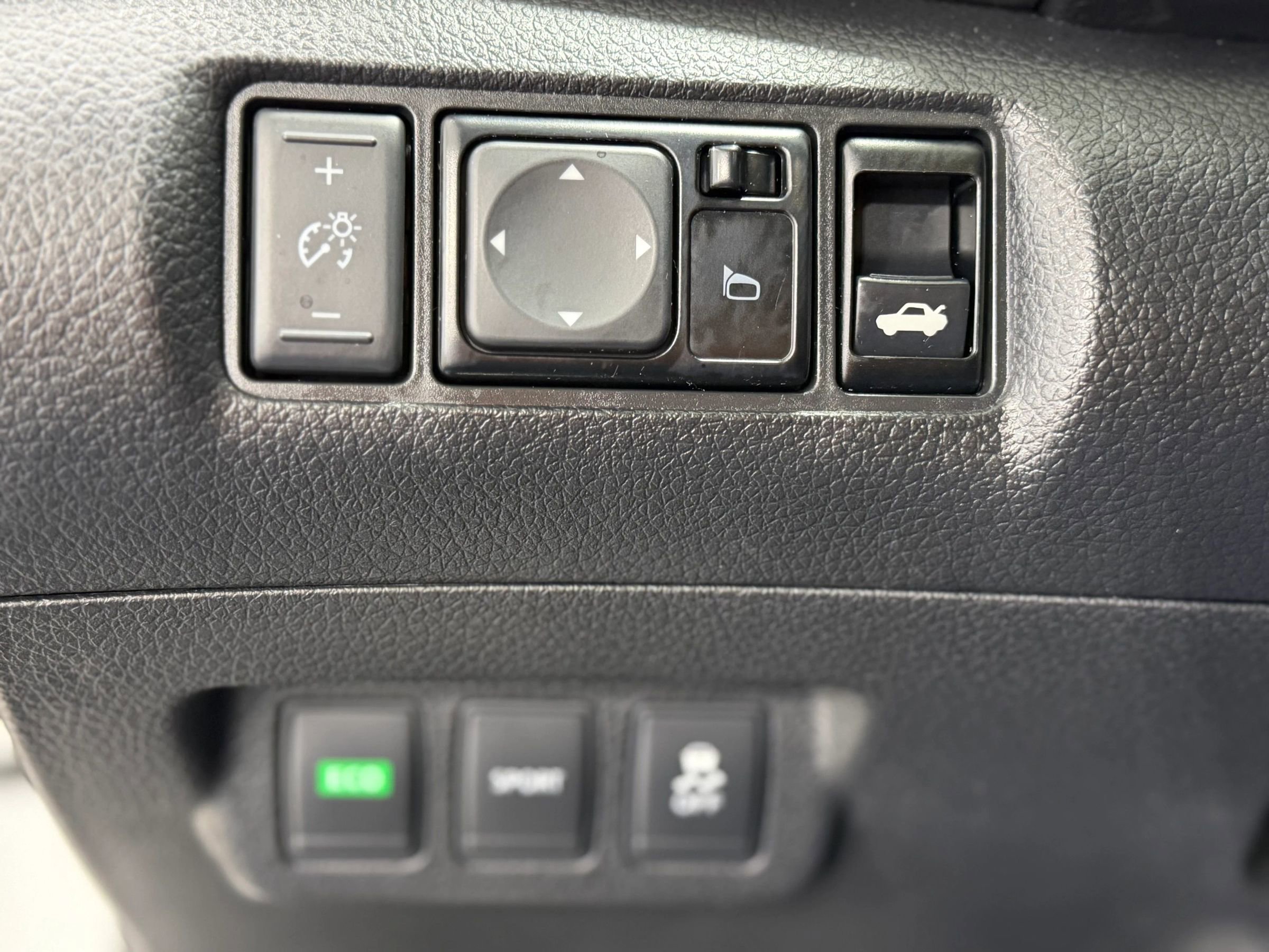 Used 2014 Nissan Sentra SR image 18