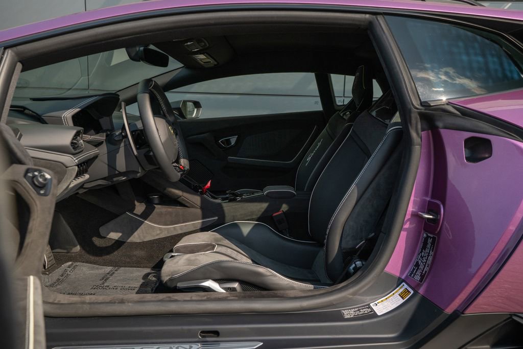 Used 2024 Lamborghini Huracan Sterrato image 2