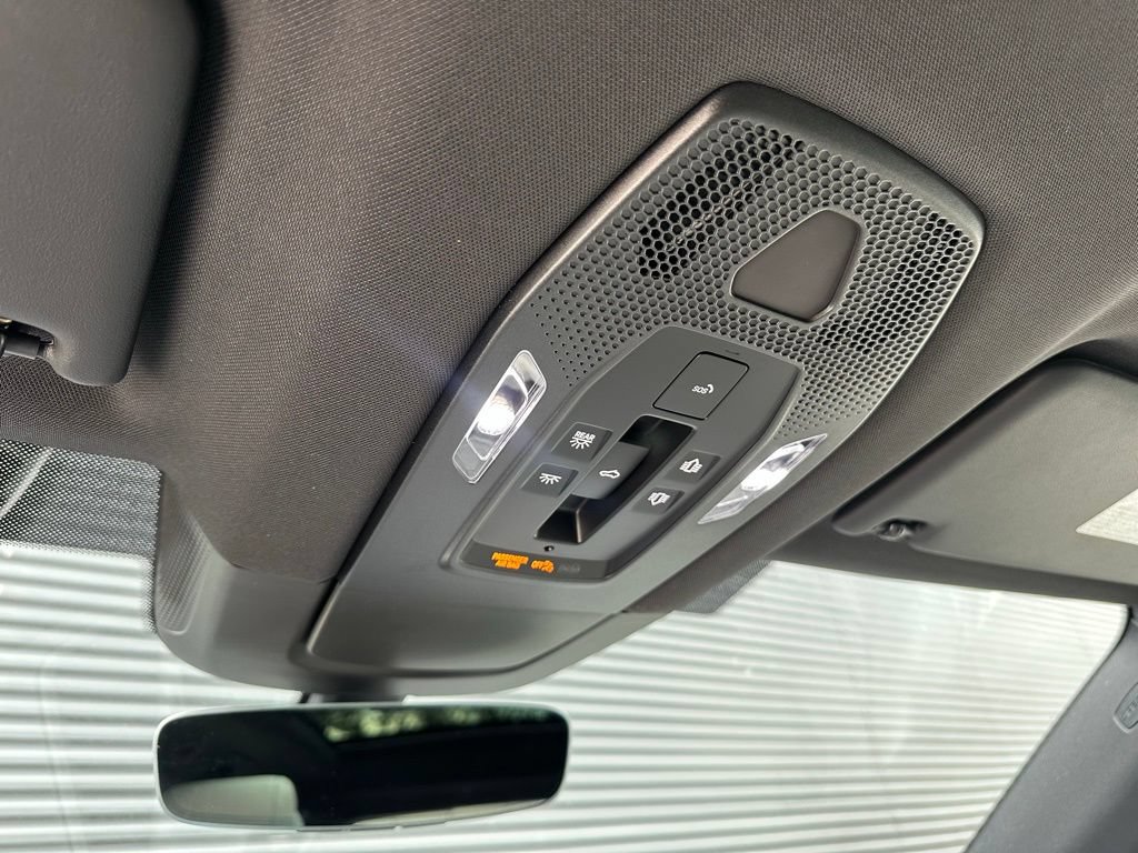 Used 2026 Porsche Macan Electric RWD image 36