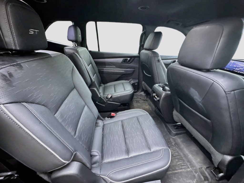 Used 2025 Buick Enclave Sport Touring w/ Power Package AWD/4WD image 31