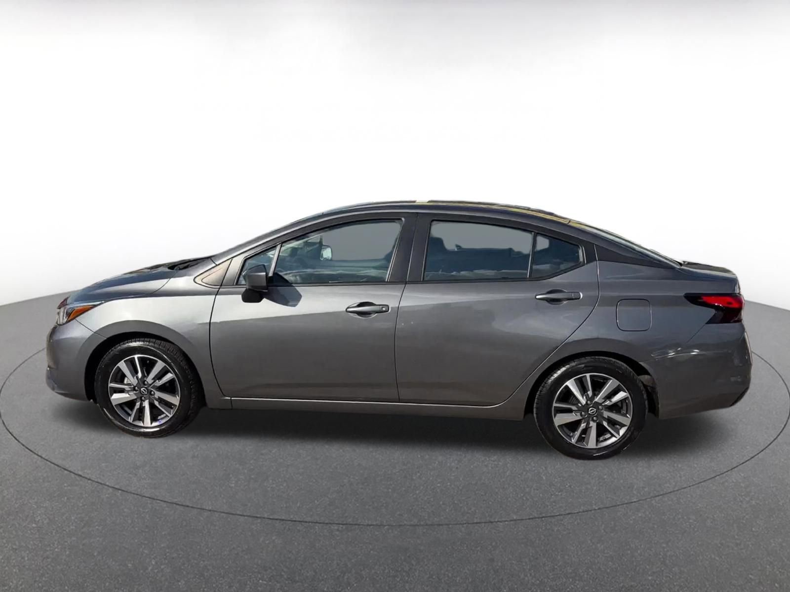 Used 2025 Nissan Versa SV FWD image 9