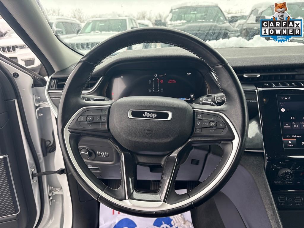 Certified 2022 Jeep Grand Cherokee Laredo w/ Luxury Tech Group I image 15