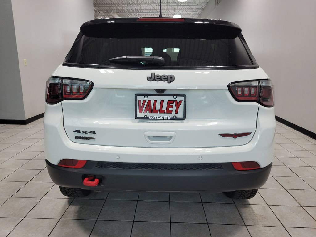 Used 2026 Jeep Compass Trailhawk AWD/4WD image 9
