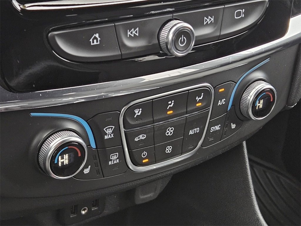 Used 2023 Chevrolet Traverse LT image 23