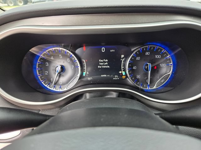 Used 2022 Chrysler Pacifica Touring-L FWD image 37